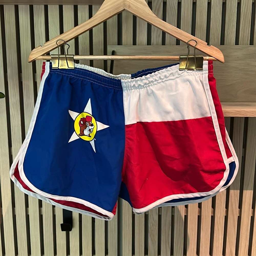 Buc-ee’s Texas flag shorts